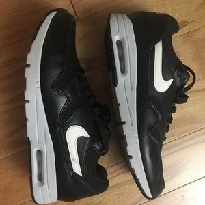 Ladies Nike Air Size 7.5